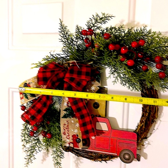 🎄10” FESTIVE CHRISTMAS HOLIDAY WREATH WITH RED TRUCK & PLAID BOW WALL DOOR DECOR - Picture 5 of 7